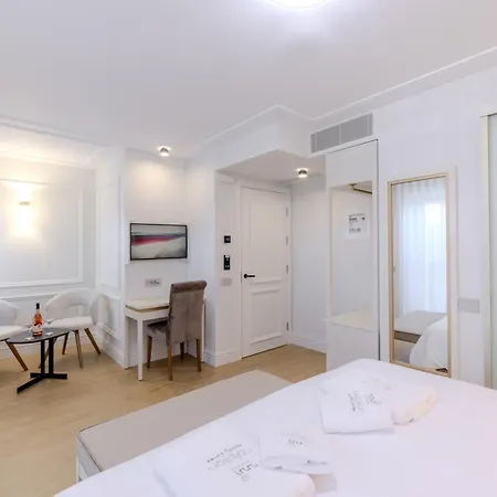Comfy Hotel *
